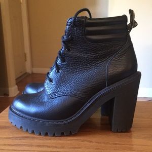 Dr. Martens Persephone Boots